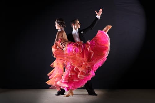 社交ダンスのクイックステップとは?